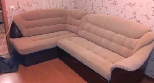 Перетяжка углового дивана. Строитель