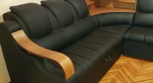 Перетяжка кожаного дивана. Строитель